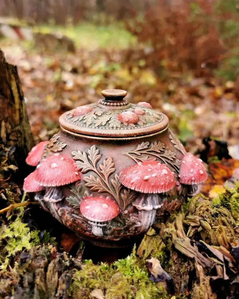 Шкатулка с мухоморами