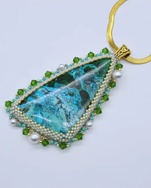 Кулон ручной работы с хризоколлой и Swarovski