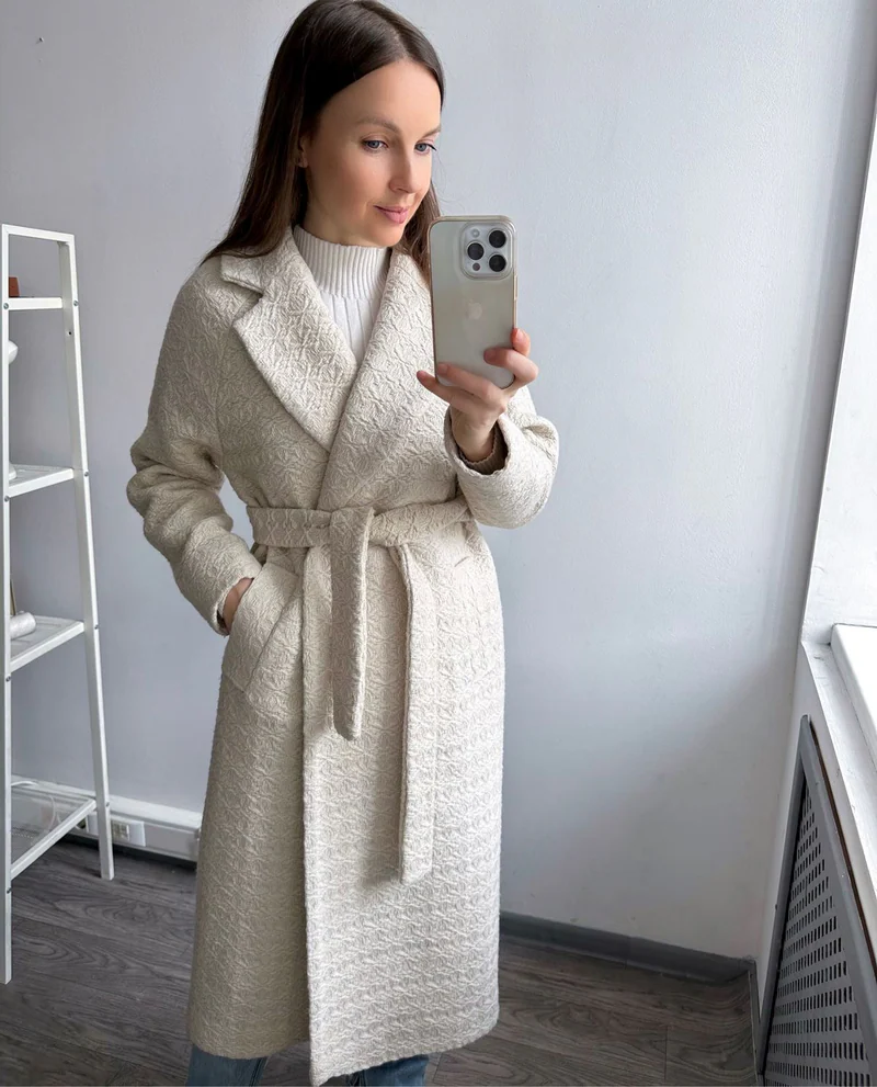 Пальто длинное молочное ажурное