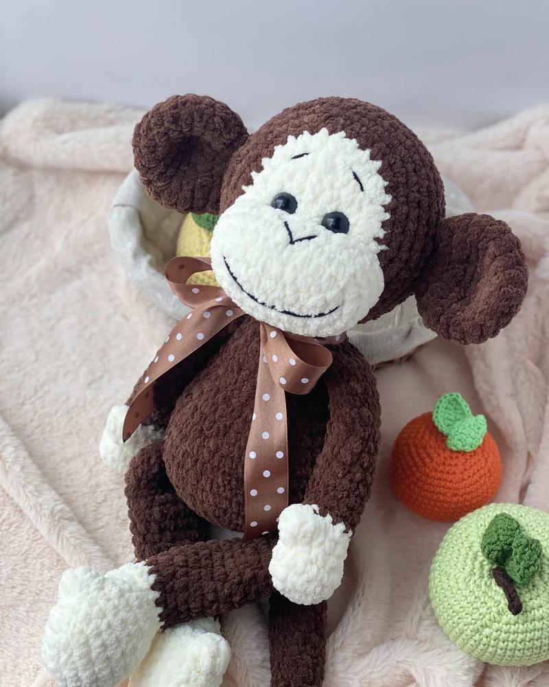 Вязаная коричневая обезьянка амигуруми