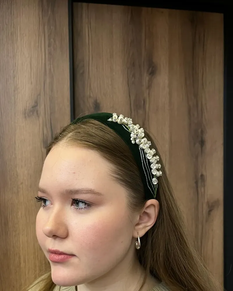 Зелёный кокошник «Ландыши»
