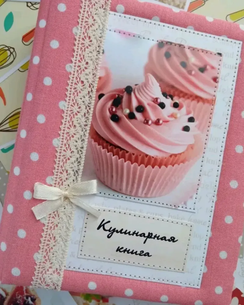 Кулинарная книга для рецептов на кольцах 13×16 см — Розовая в горошек, капкейк