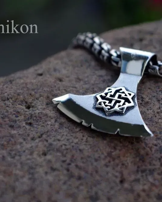 Секира с коловратом и валькирией (или другими символами) — Основной