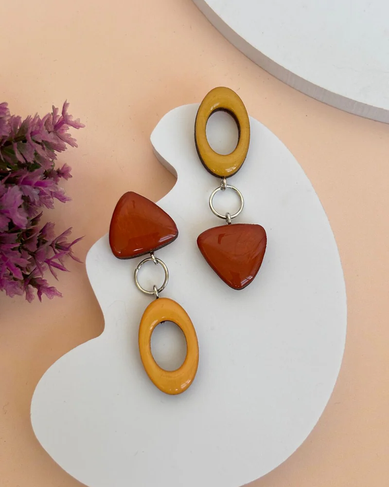 Серьги асимметричные деревянные