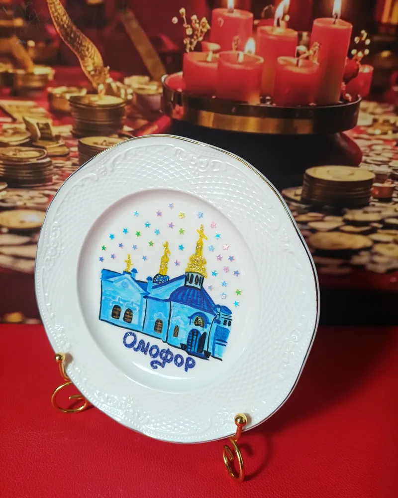 Фарфоровая тарелка декоративная — Белая