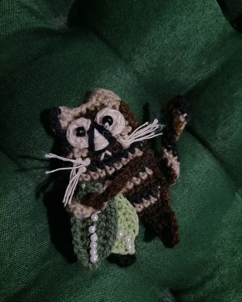 Вязаная брошь Кот
