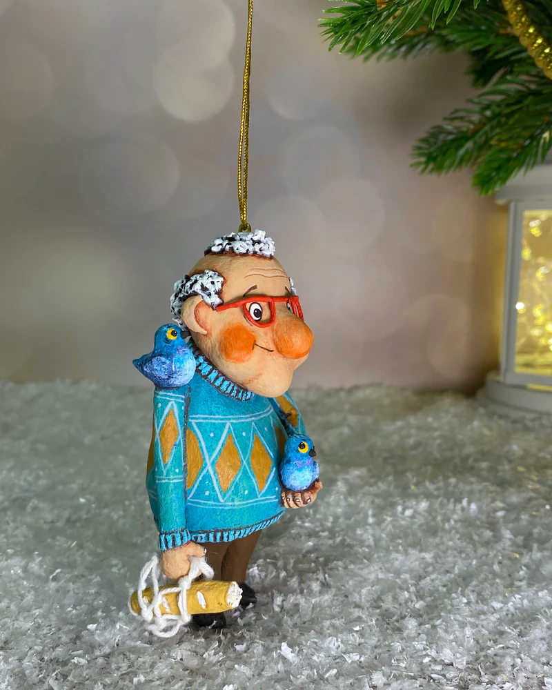 Ёлочная игрушка «Дед с голубем»