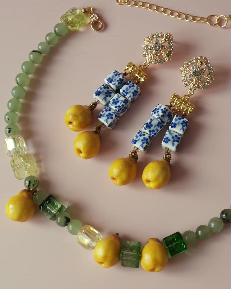 Сет: ожерелье из пренита + серьги с грушами и кубиками — Сет: ожерелье из пренита + серьги