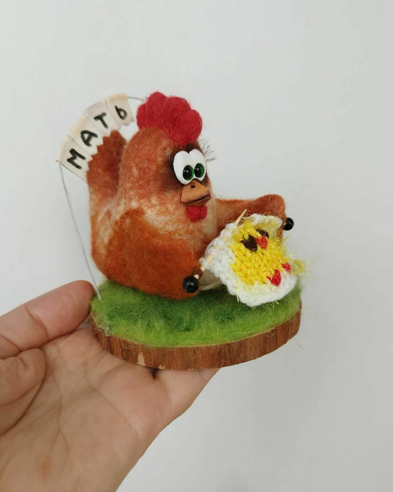 Курица игрушка из шерсти, валяная курочка ряба