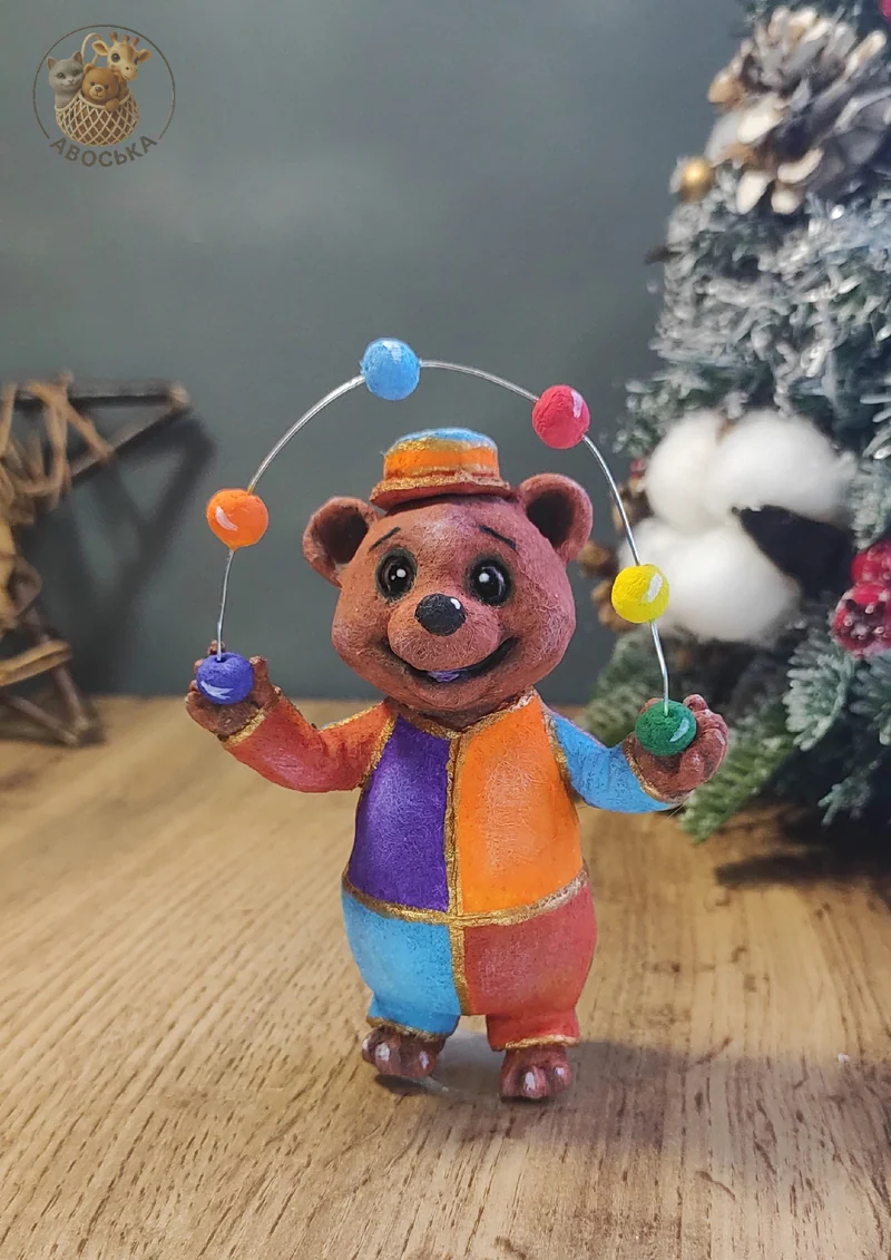 Ватная игрушка «Медведь-жонглёр»