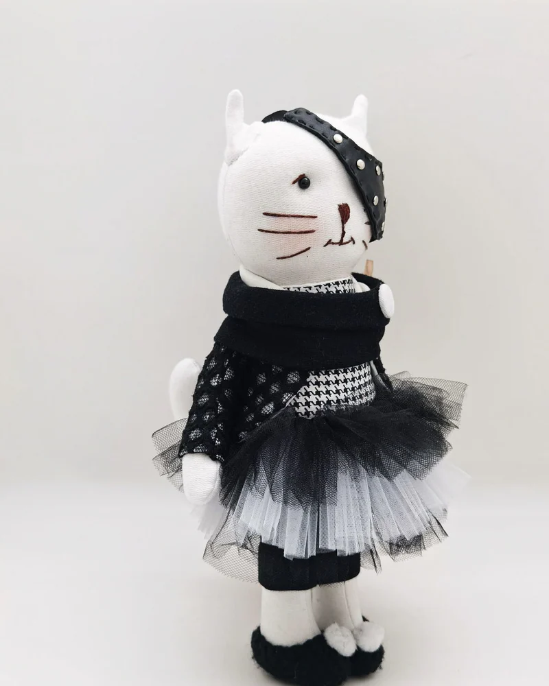 Мягкая игрушка кошка Модная