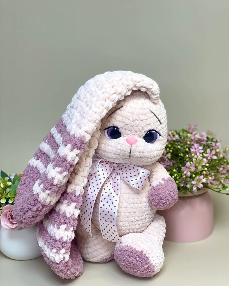 Вязаная зайка амигуруми