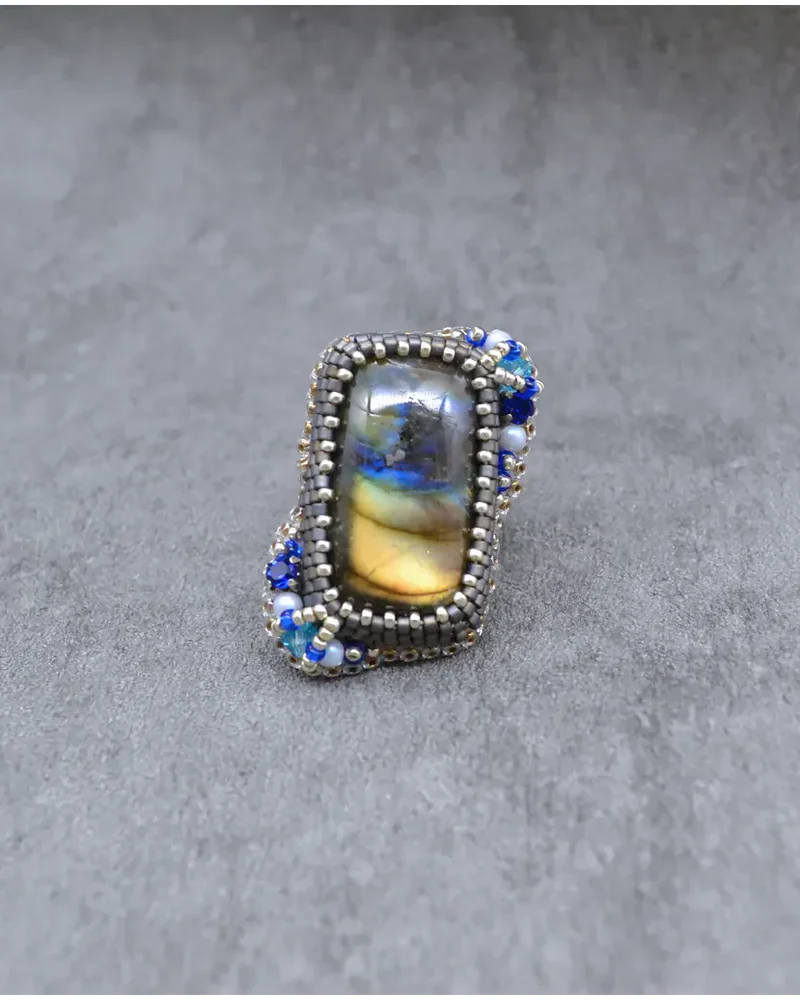 Кольцо с натуральным лабрадором и Swarovski