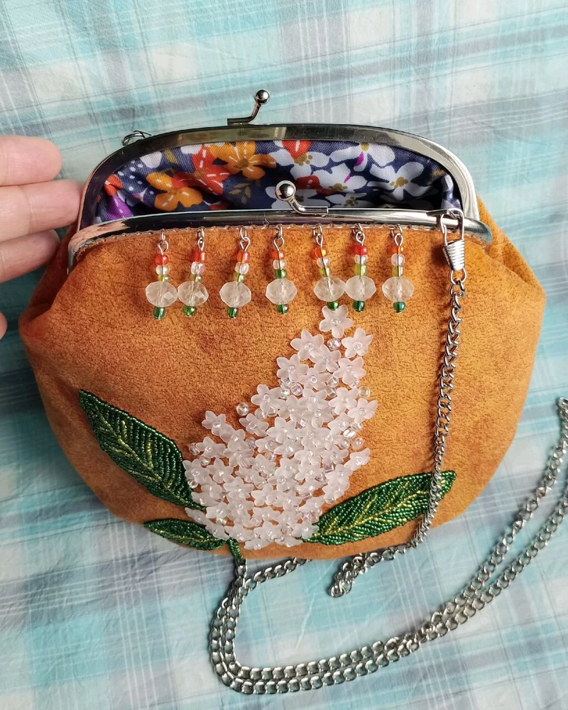Сумочка с фермуаром «Белая сирень» из флока, рыжая