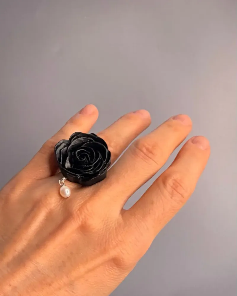 Серьги и кольцо с черной розой