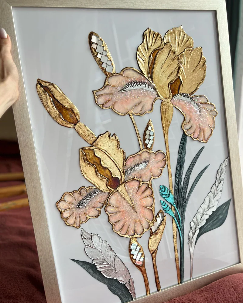 Картина «Ирисы», 50×70 см, на молочном фоне