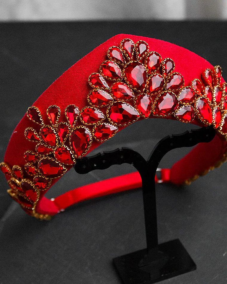Красный современный кокошник с хрустальными камнями — Красный