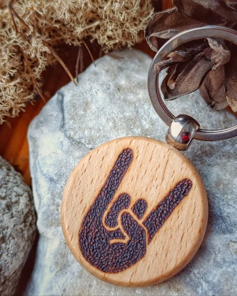 Брелок из бука "Rock"