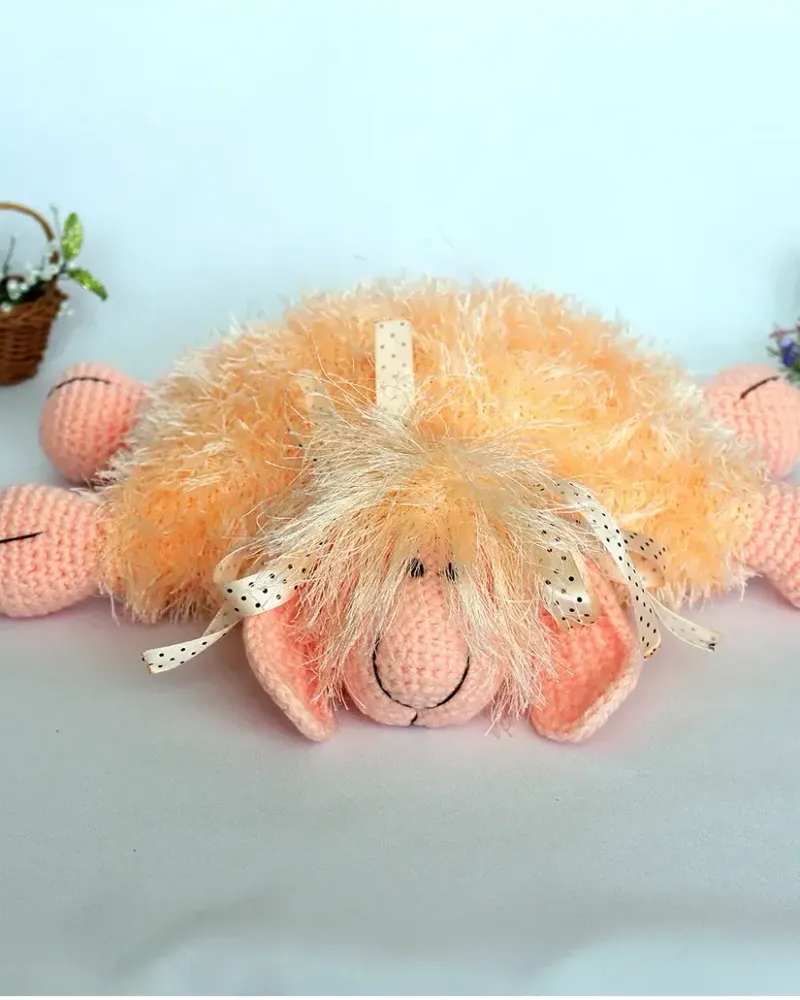 Вязаная игрушка-подушка «Овечка» — Светло-розовый №2