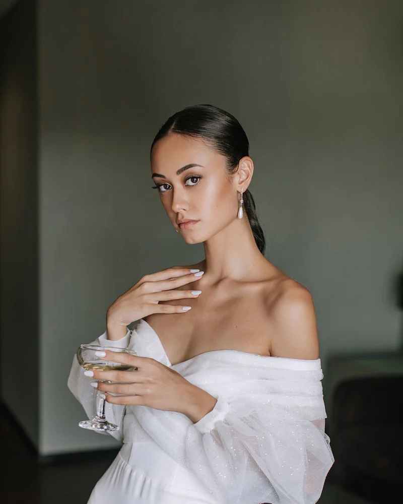 Длинные свадебные серьги с жемчужными бусинами и фианитами