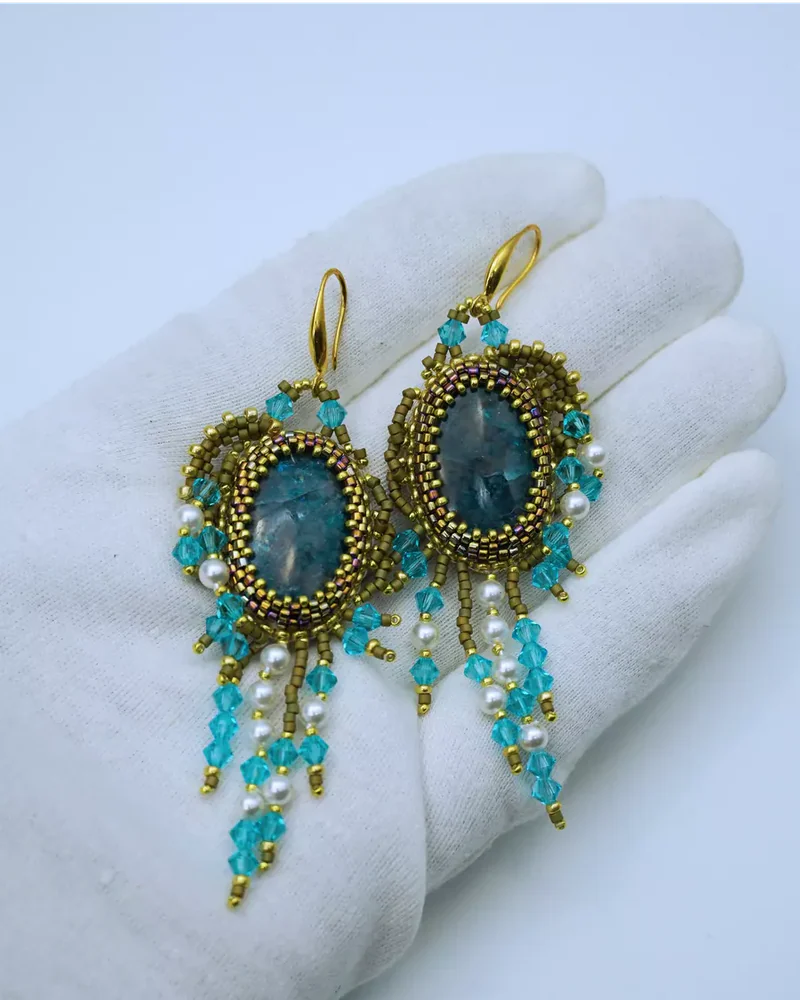 Авторские серьги ручной работы с апатитом и Swarovski