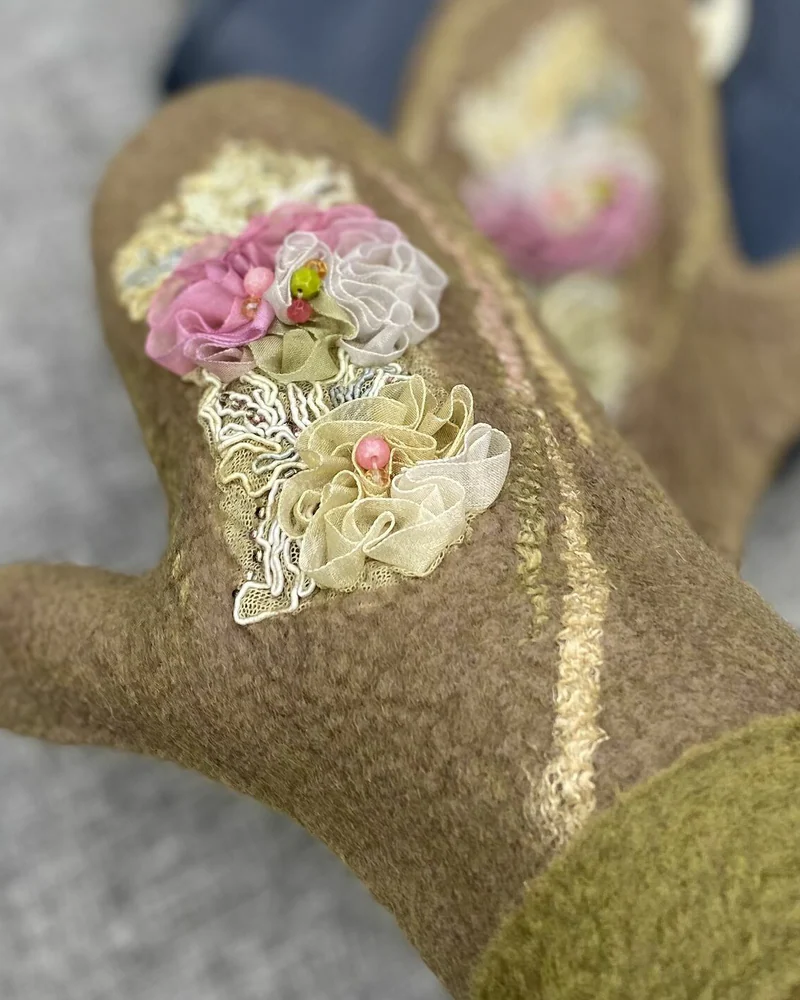 варежки валяные «Winter flowers»