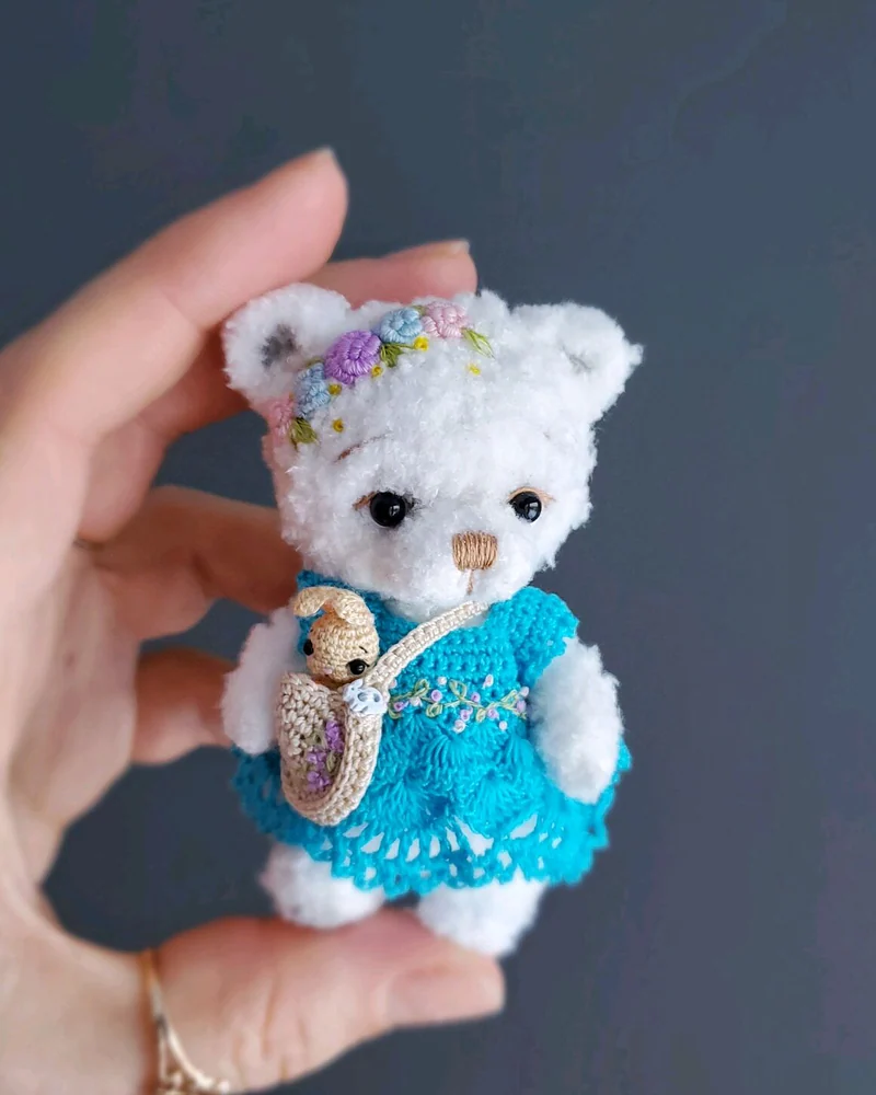 Миниатюрная игрушка из Alize Softy, 8–10 см — Базовое исполнение