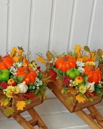 Осенняя композиция в деревянной тележке «Встречаем осень»