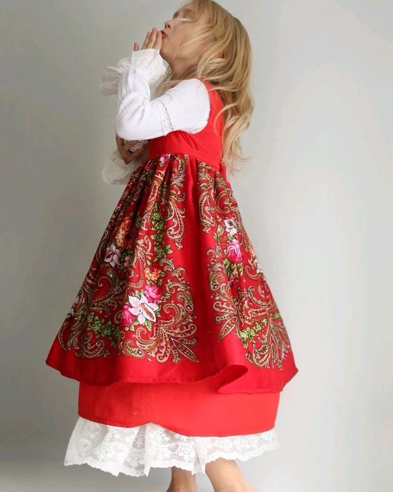 Сарафан на Масленицу — красный цвет
