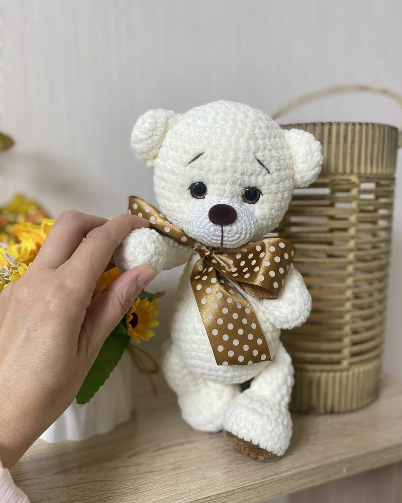Вязаный белый мишка амигуруми