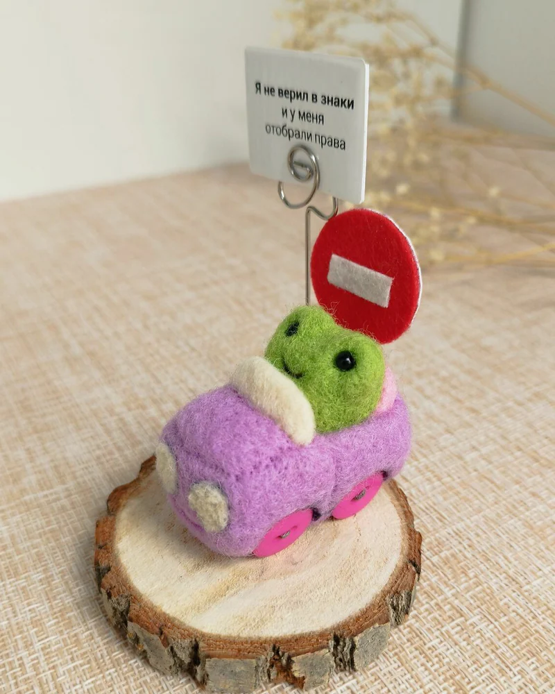 Валяная игрушка Лягушка в машине, Войлочная Игрушка из шерсти