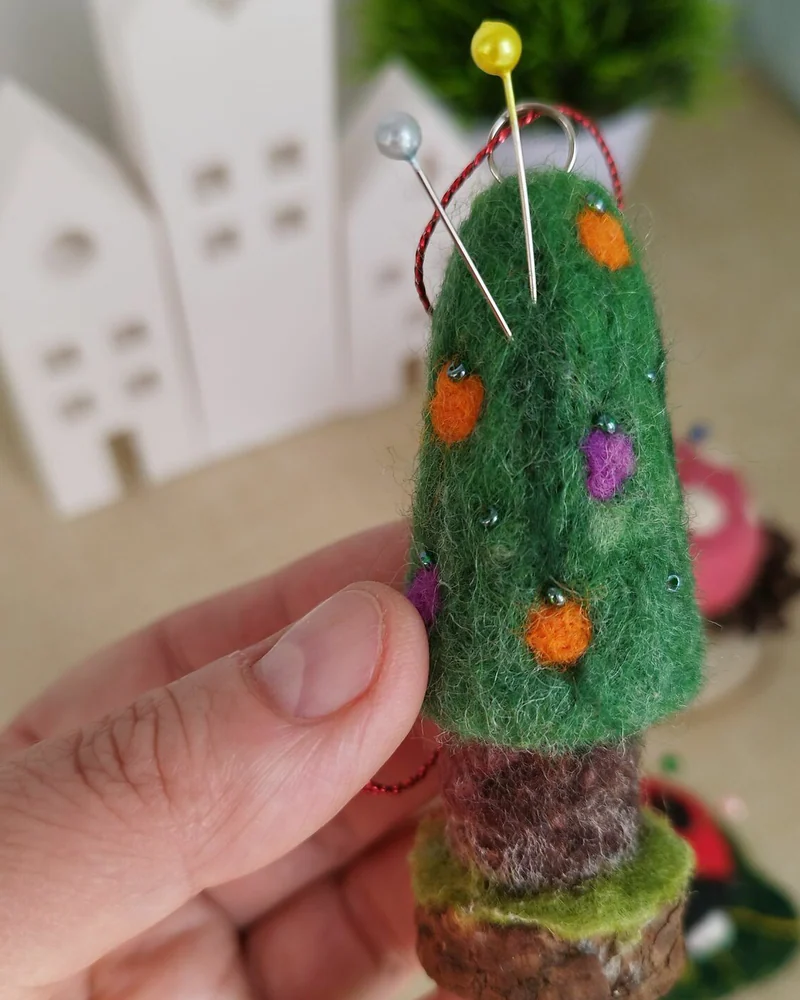 Игольницы божья коровка, мухомор, Елка, Игрушка из шерсти