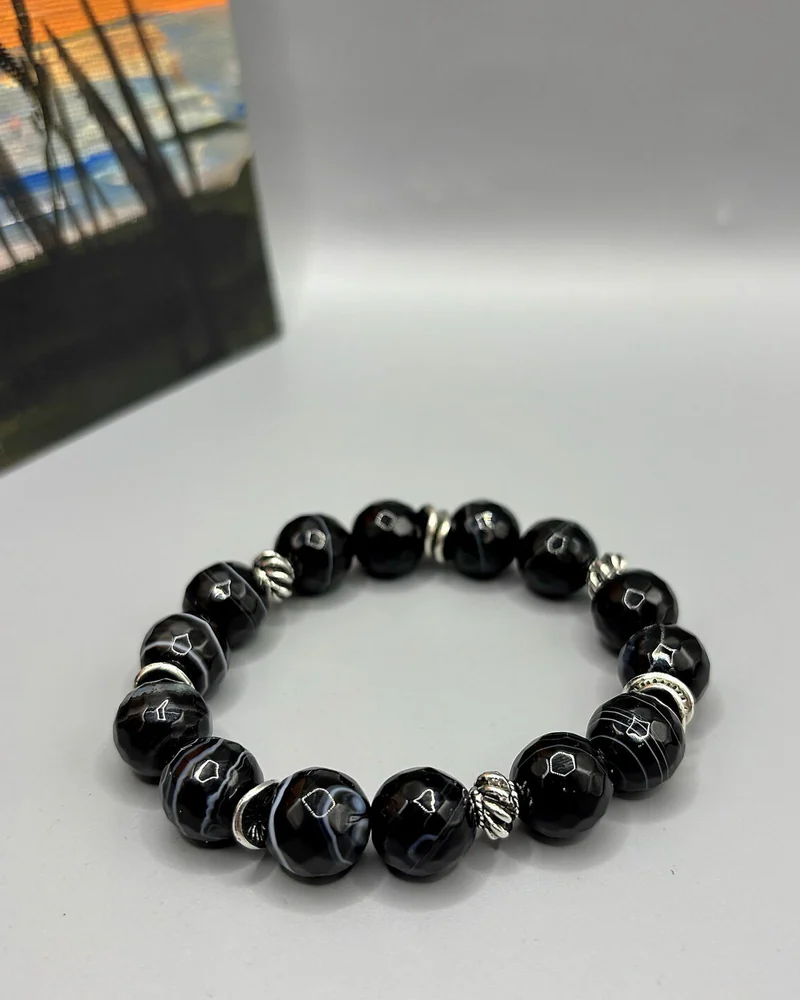 Браслет из черного агата с крупными бусинами