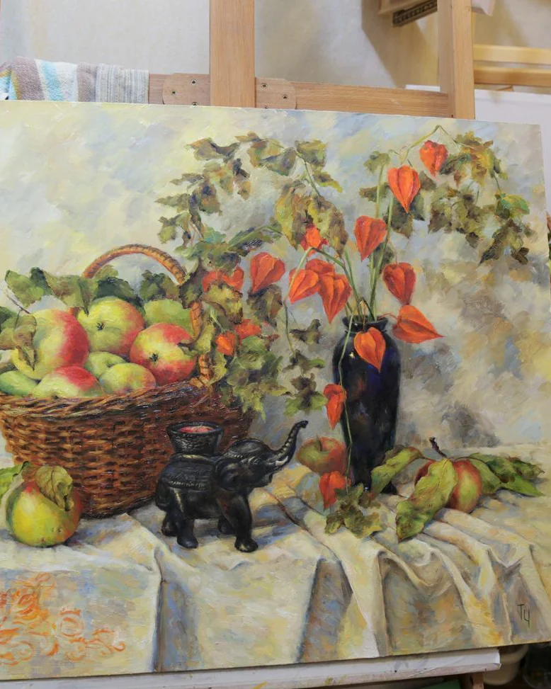 Физалис, яблоки, слоник. Масло, холст, 60х70 см