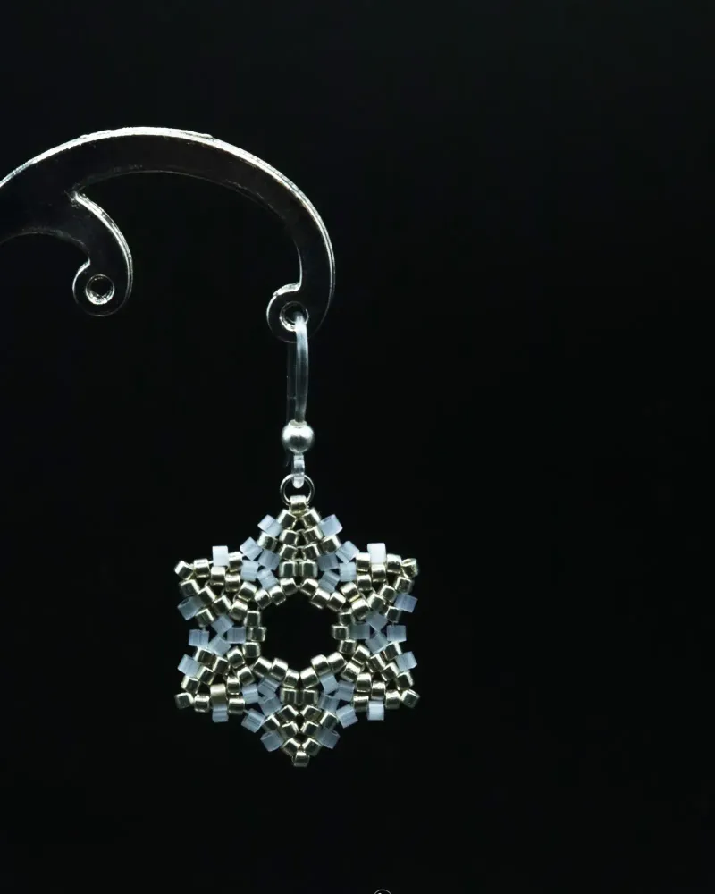 Серьги «Снежинка» из бисера — Короткие