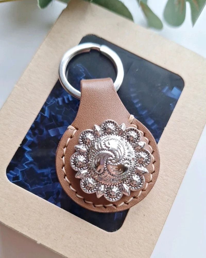 Брелок из натуральной кожи
