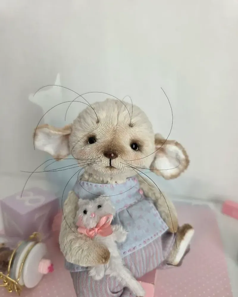 Мышка Мия с котёнком — Основной
