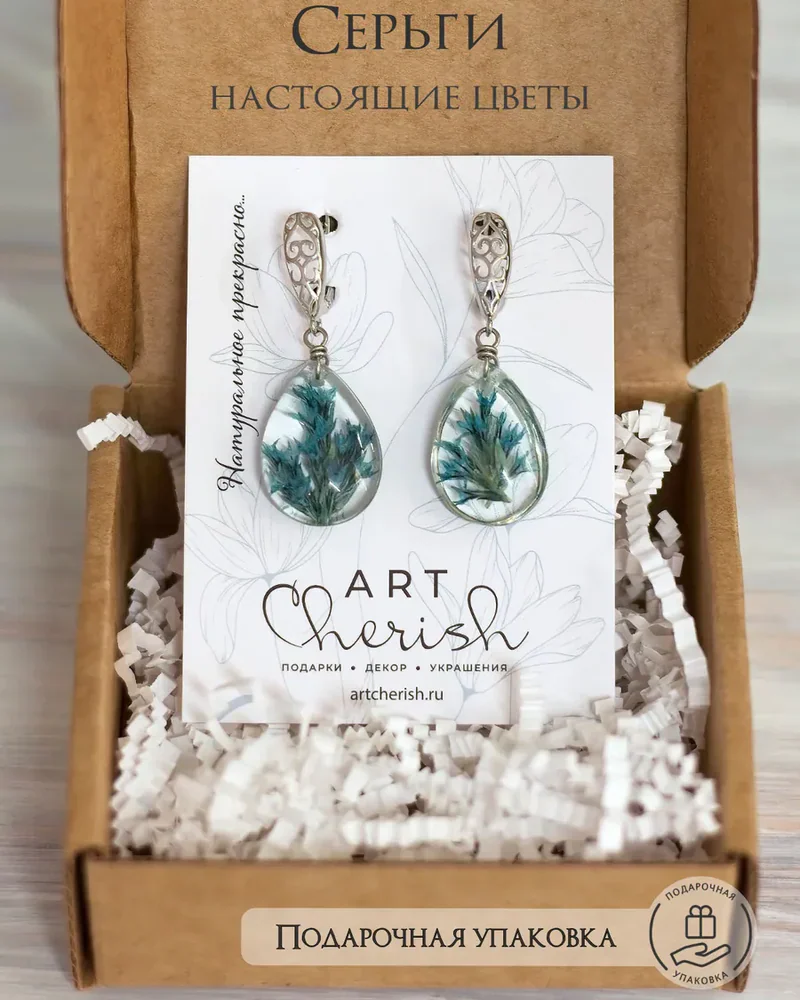 Серьги капля из ювелирной смолы и цветов, на ажурных швензах. — Изумруд