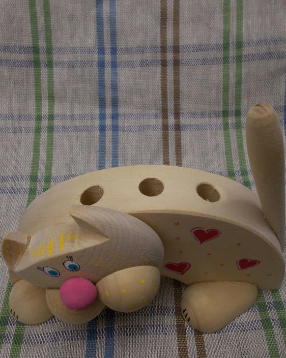 Кот — подставка для карандашей