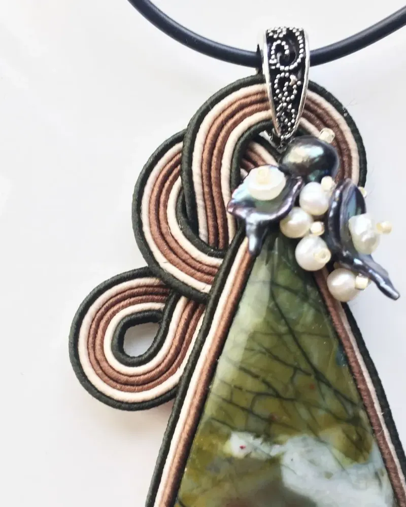Кулон зеленый сутажный из натурального камня Галстук