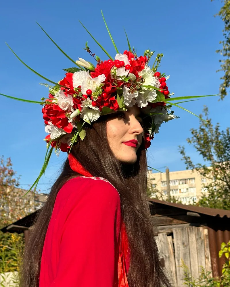 Крупный народный венок с цветами и ягодами — Жёлтый
