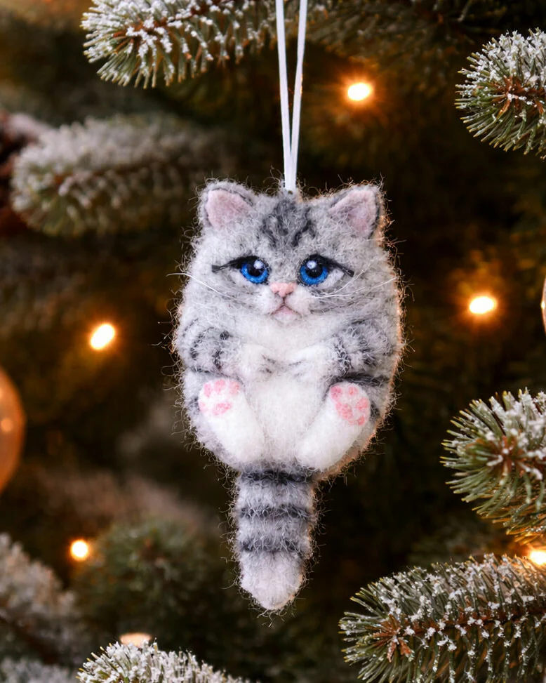 Валяная брошь Серый котик
