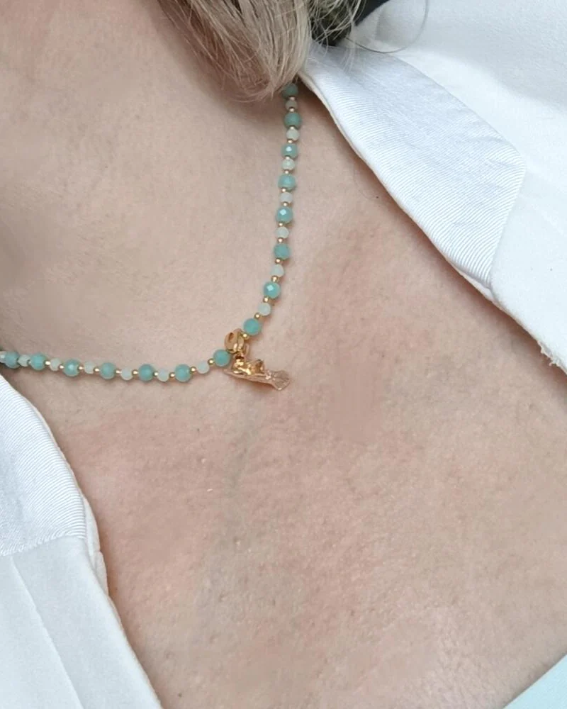 Колье нежное мятное из натуральных камней с птичкой для девушки