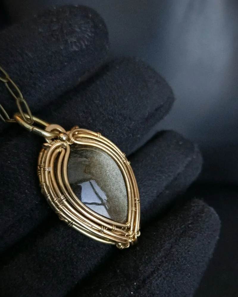 Кулон с натуральным обсидианом «Dark Gold» украшения из камней — серебристый