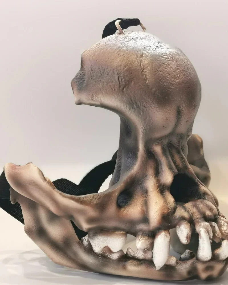 Маска череп мопса, маска с большими зубами