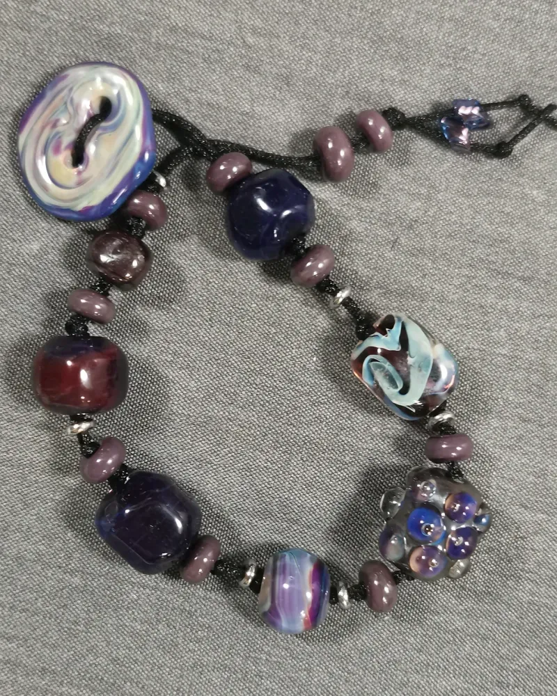 Браслет из огненных бусин, фиолетовый — Основной