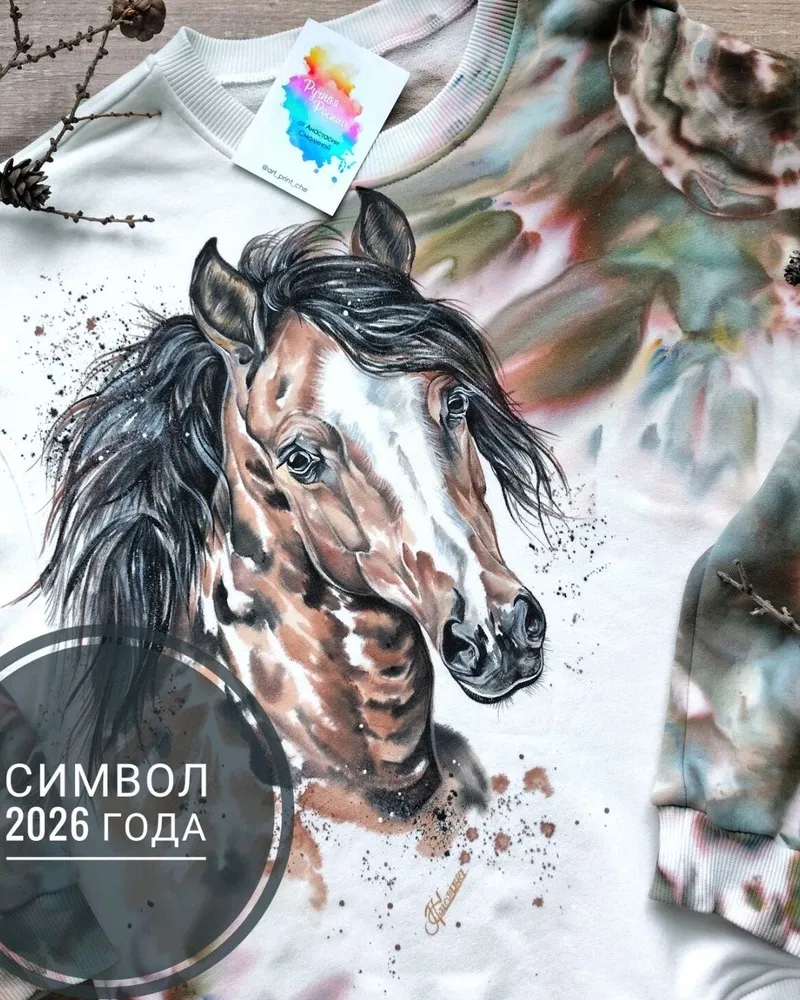 Свитшот «Лошадь» с росписью и окрашиванием тай дай — бело-красный