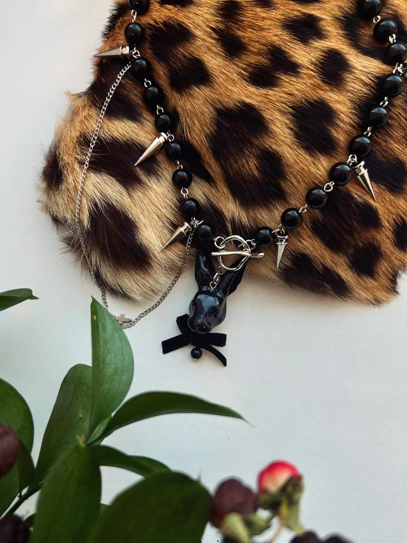 Колье «Bunny Grange Black» с чёрным кроликом