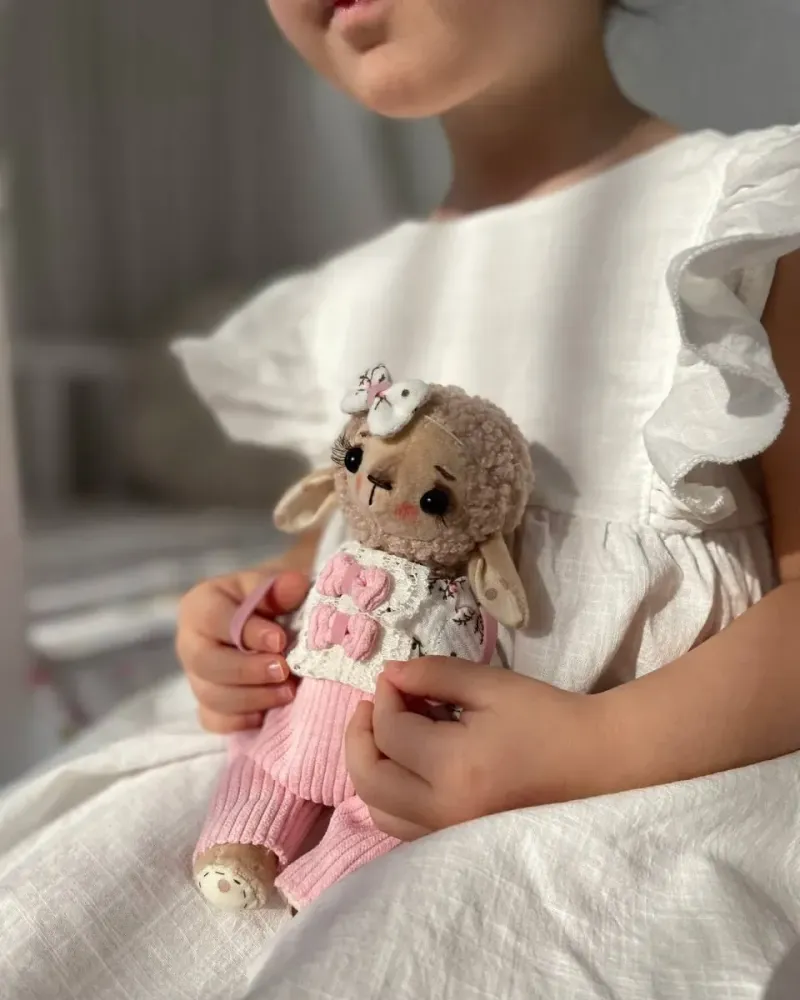 Бежевая овечка, 18 см