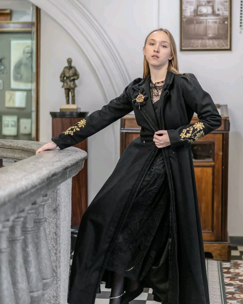 Длинное пальто-платье, с вышивкой, шерсть Италия